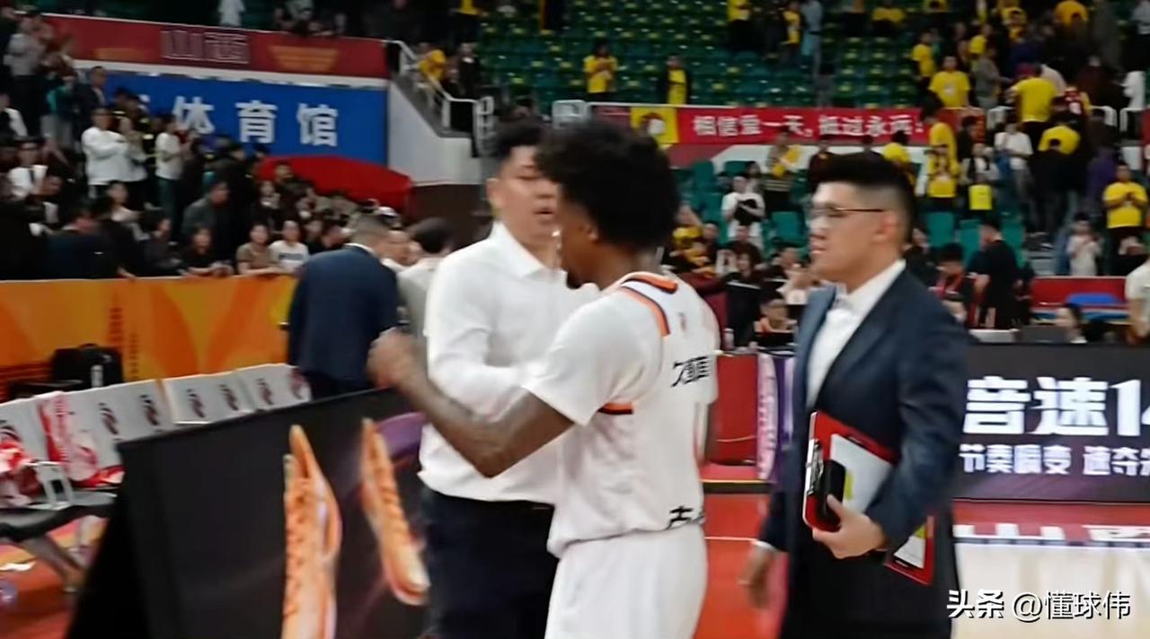 强势！怀特塞德谈古德温：

“他今晚很兴奋。”

“打得很强势。”

“一直在得