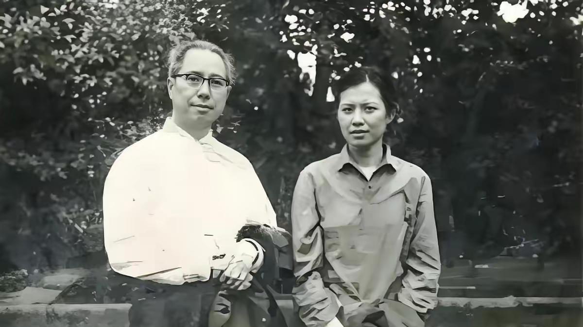 周月茜今年82岁，前年刚把空军大院的老房子腾出来。她没当过官，没授过衔，可成钧中