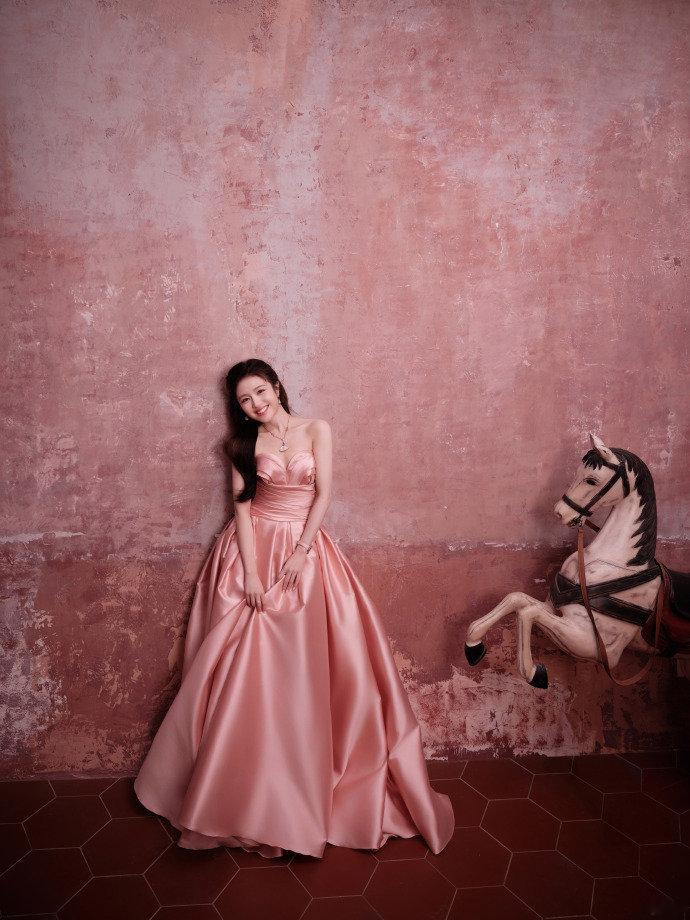 李兰迪公主造型李兰迪粉色公主 李兰迪粉色公主，看得出她是公主~ 