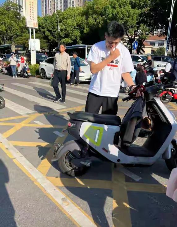 张雪峰去世头七 ，公司总经理发文承诺，亲口透露对张姩菡安排，更惹人泪目的是，武亮