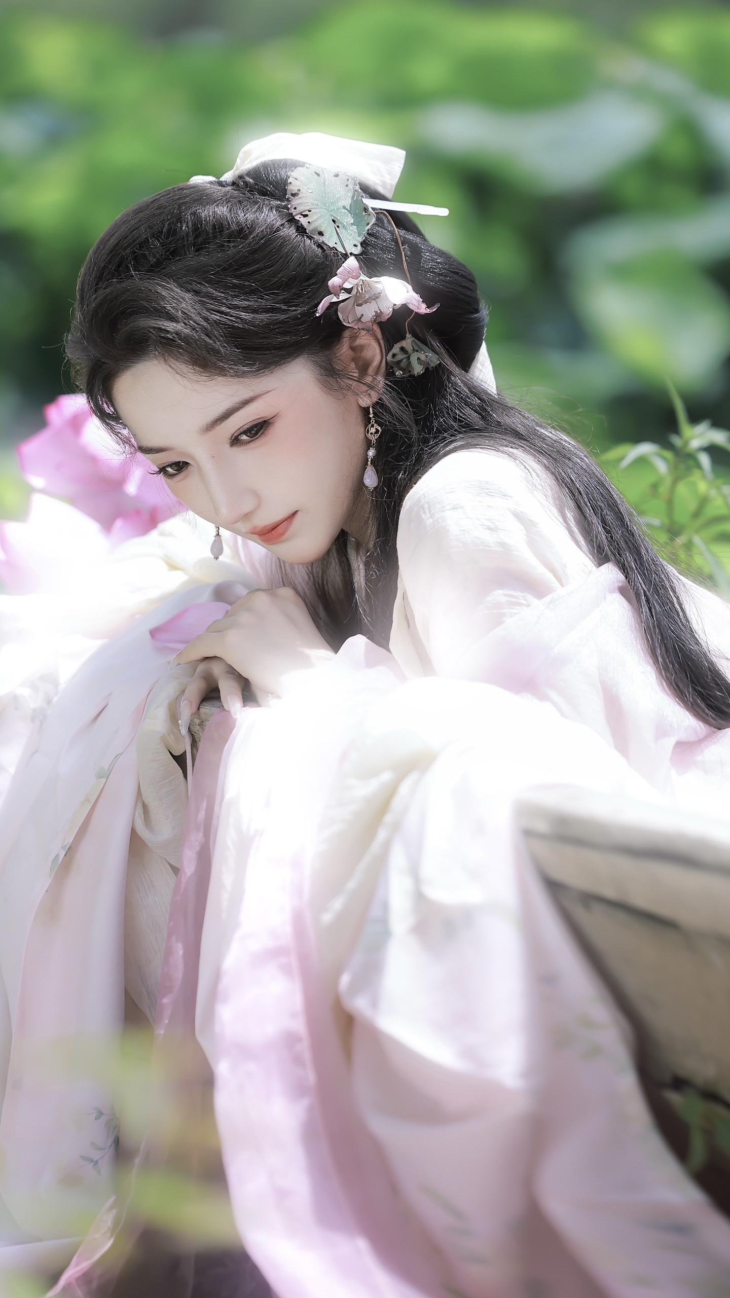 微雨过，小荷翻 『客』。呈坎拍的漂亮妹妹！