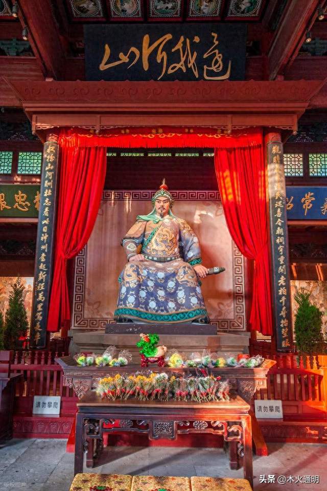 十二道金牌召回岳飞时，秦桧说了什么，让赵构当场下了杀心？