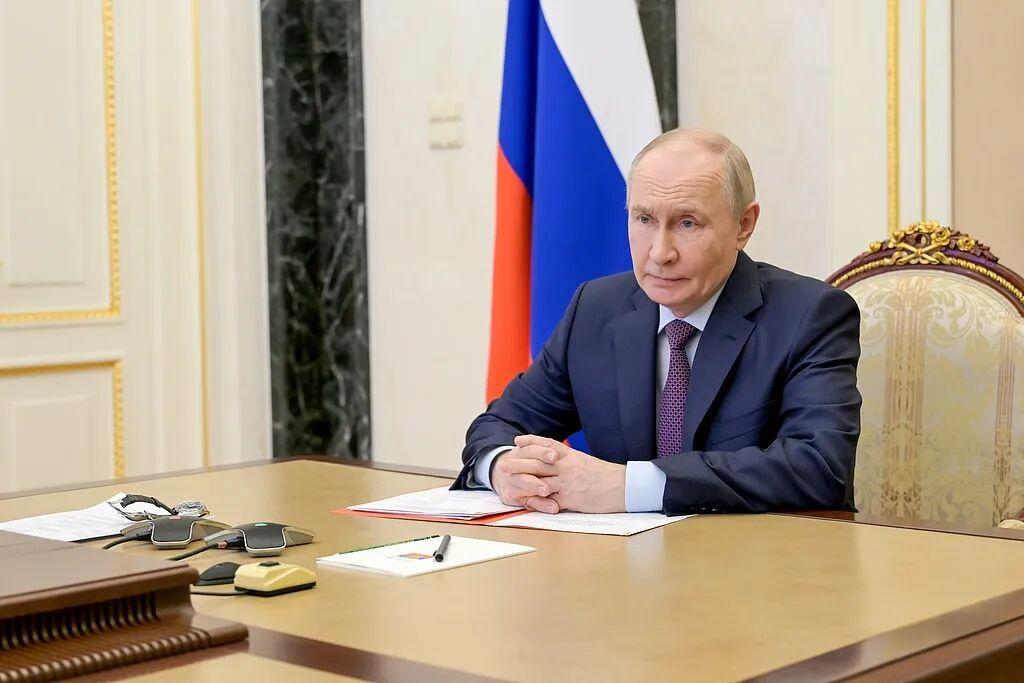 普京收到穆杰塔巴消息了！
据俄罗斯媒体27日报道，俄罗斯总统普京当天在圣彼得堡会