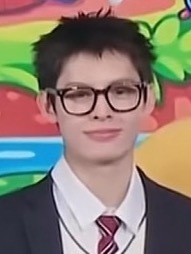 赵雨凡是不是刷到马丁 Martin 的刺猬头出圈一拍大腿：“这还不简单？我也整一