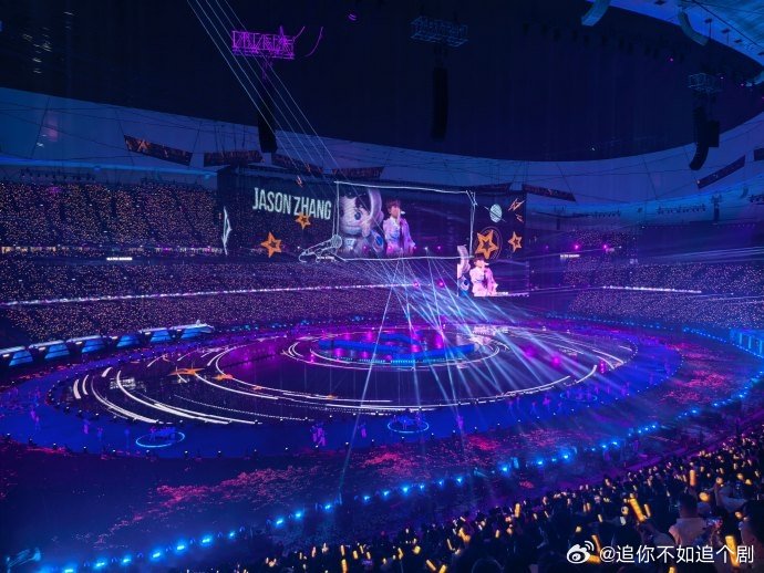 张杰赚点钱全花舞美上了 谁懂张杰这舞美的含金量啊！每一帧都是大片既视感，哥是真舍