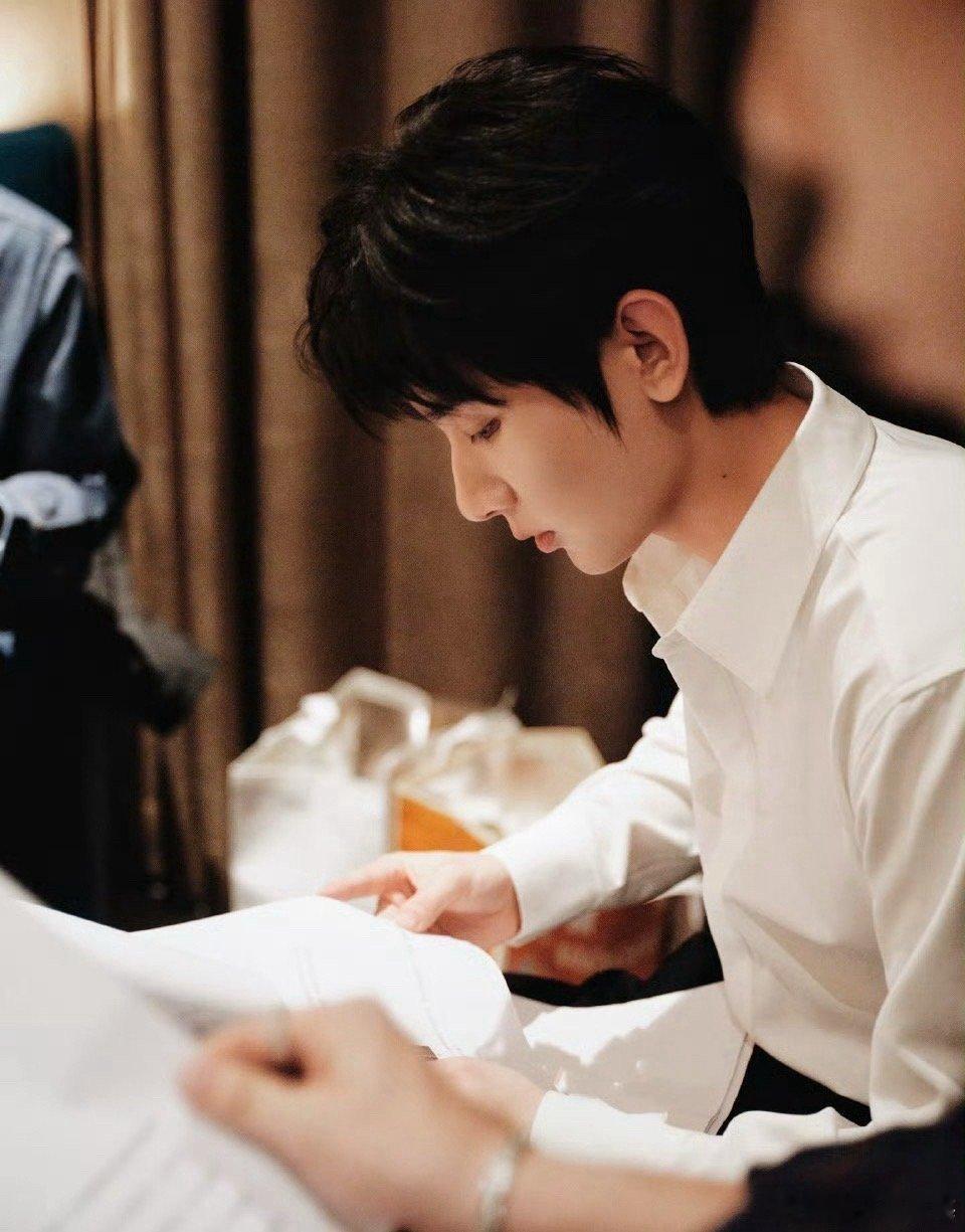 成毅成毅 谢淮安仇人朋友五五开 论人际关系，我只服谢淮安！五五开的仇人与朋友配置