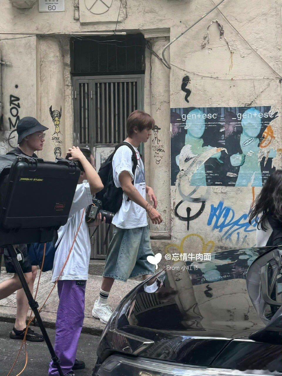 #香港街头偶遇朴灿烈#拜托，那可是朴灿烈，能在香港街头偶遇朴灿烈那是非常幸运幸福