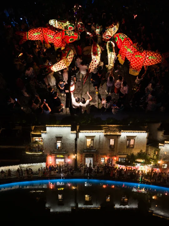 🏮 宏村夜游攻略｜提灯漫步古村，邂逅夏夜星河梦境✨ 	 这个夏天，总...