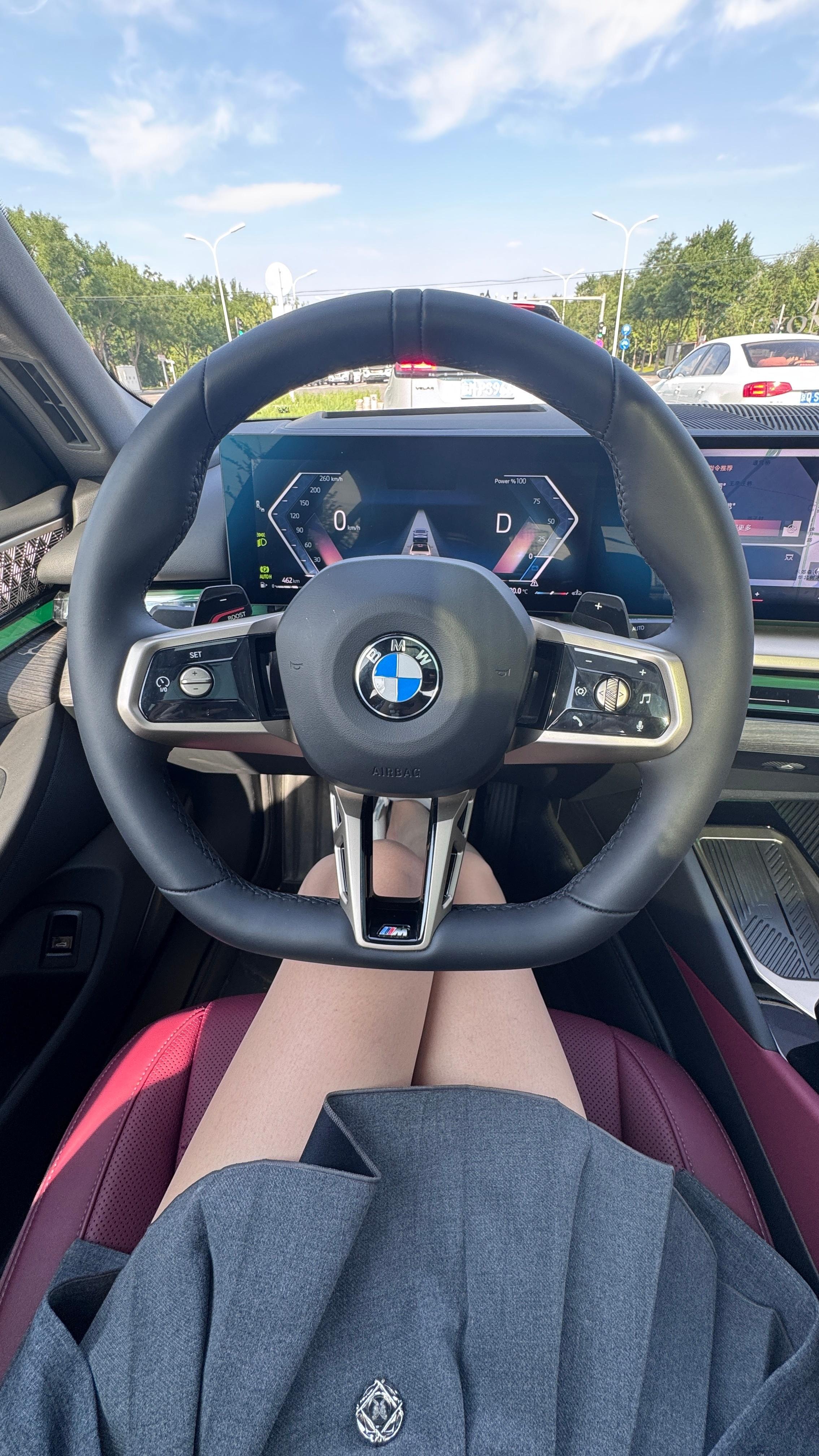 今天是宝马牌小汽车驾驶员🚗准备去买一杯好喝的小甜甜🥤耶！双押[春游家族]其实