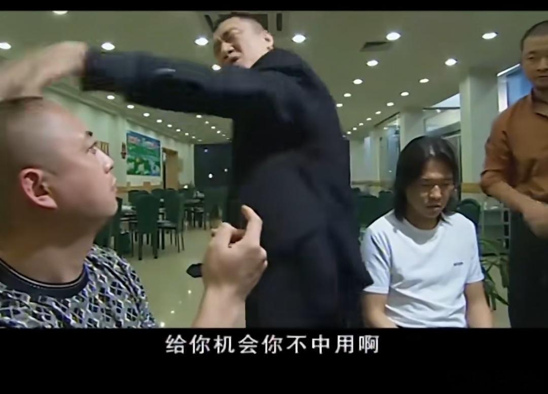 比利时球迷现场举红牌抗议给你机会你不中用啊美国佬世界杯美国VS比利时大批比利时球