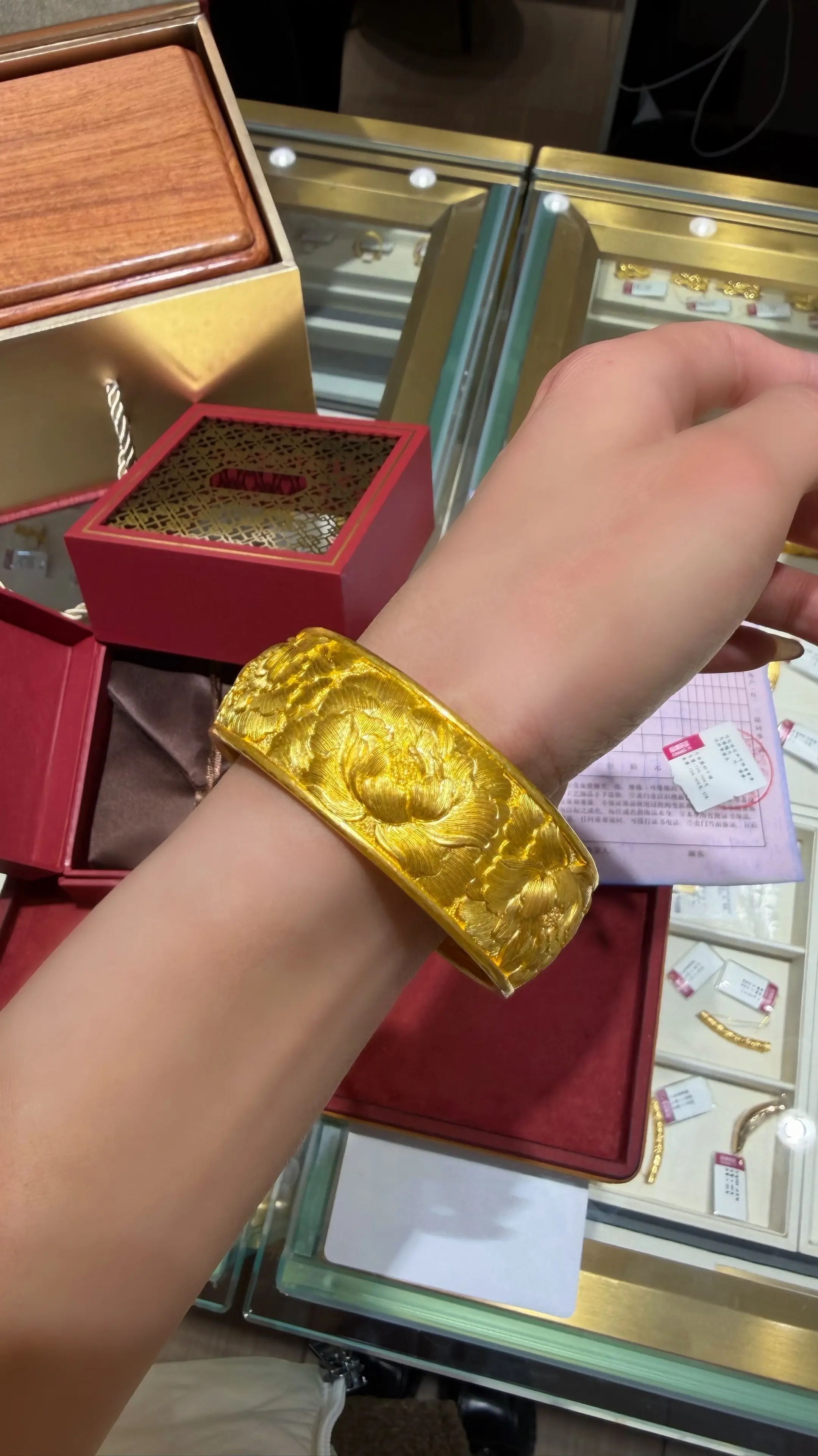 买完才知道这确实压手腕啊……