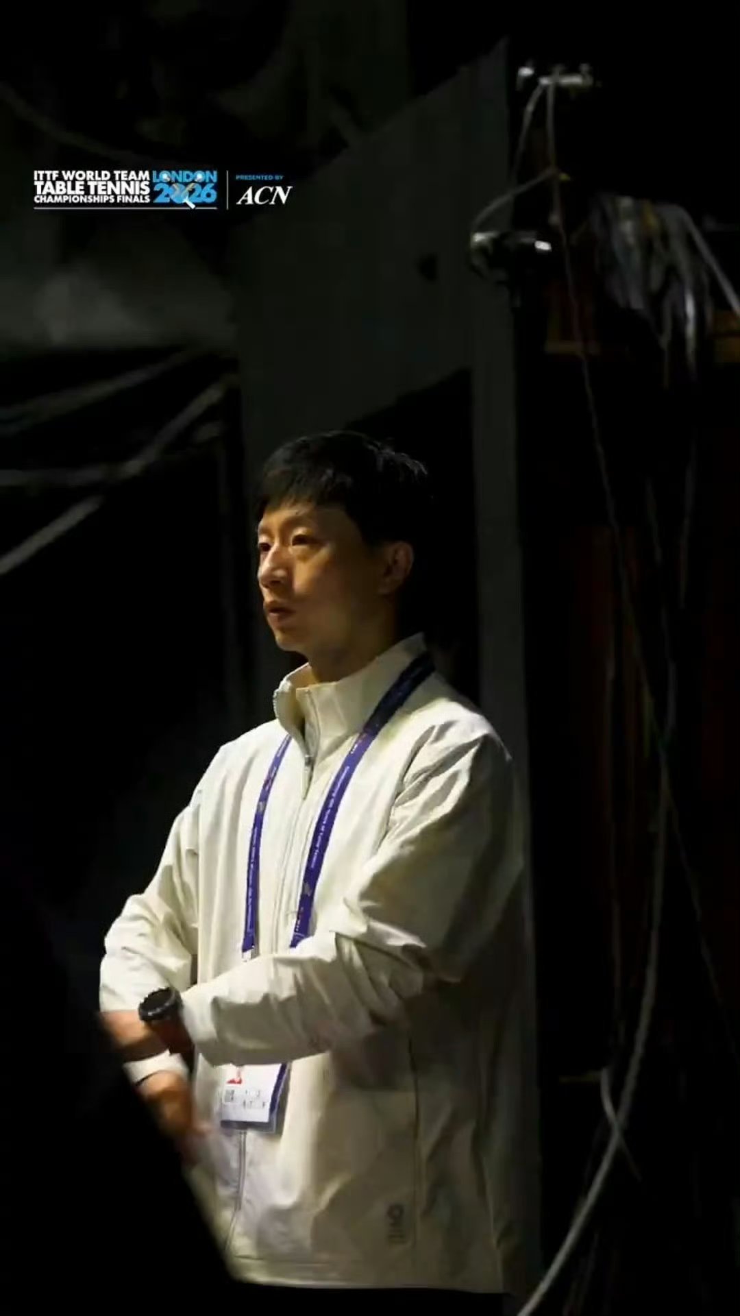 365张爱上马龙的人生照片鞍山小马第213张：乒乓球伦敦世乒赛，在训练场盯着训练