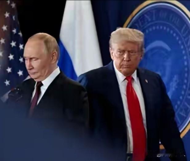 普京危矣，英国要逮捕、泽连斯基要川普绑架，川普一句话“暗藏杀招”。
川普非法绑架