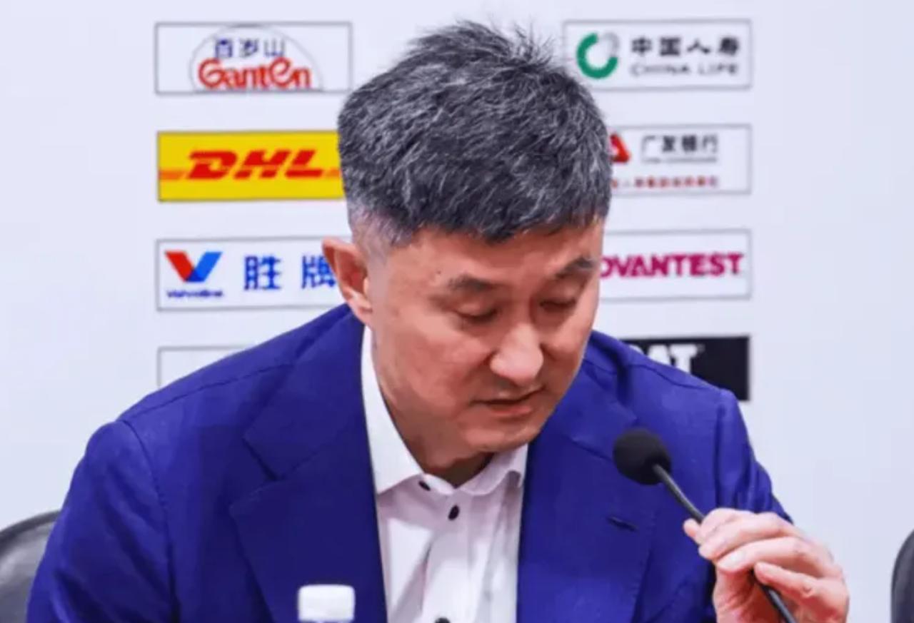 杜锋这一回，真的变了！
昨晚CBA常规赛那一场球，估计不少广东球迷看了都得皱眉头