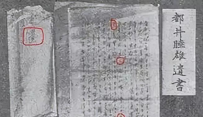 1938年日本津山市，一个21岁的年轻人用大刀砍下了正在熟睡的奶奶的头颅，而后又