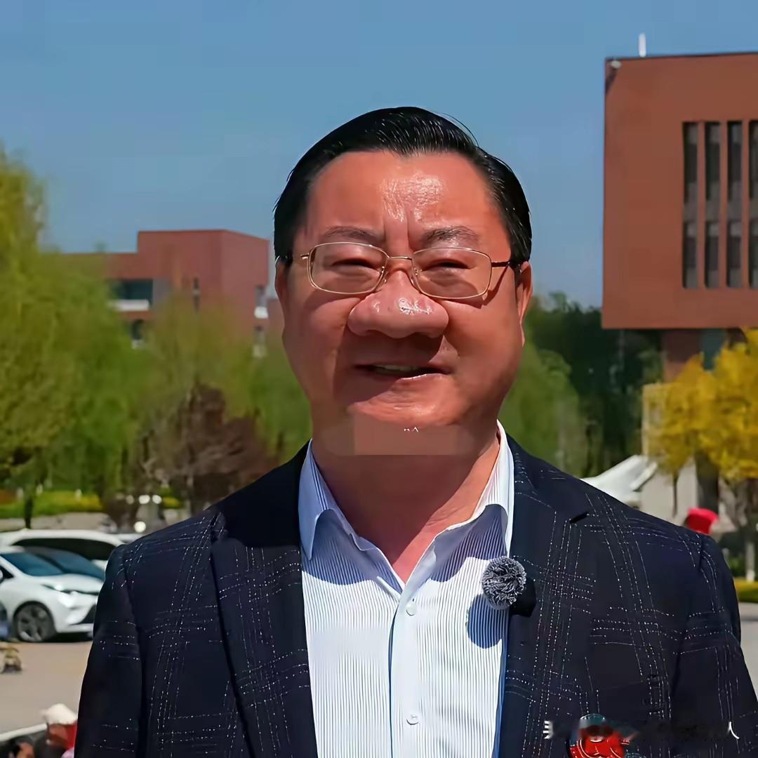 现在这人啊，人情世故好像都变味成利益关系了。年轻时，觉得亲戚朋友就该热络，真心就