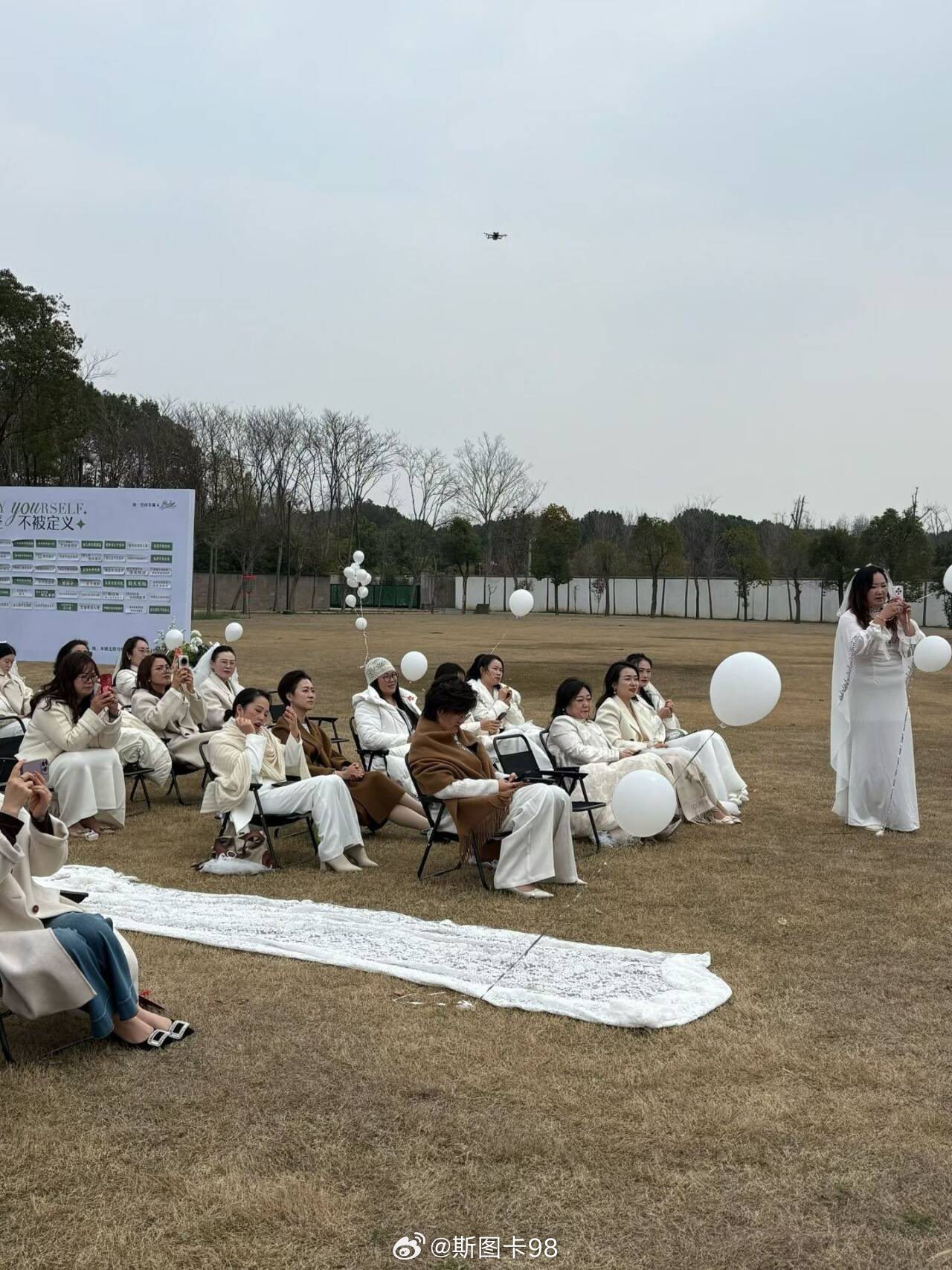 年龄大了，嫁不出去，就嫁给自己~