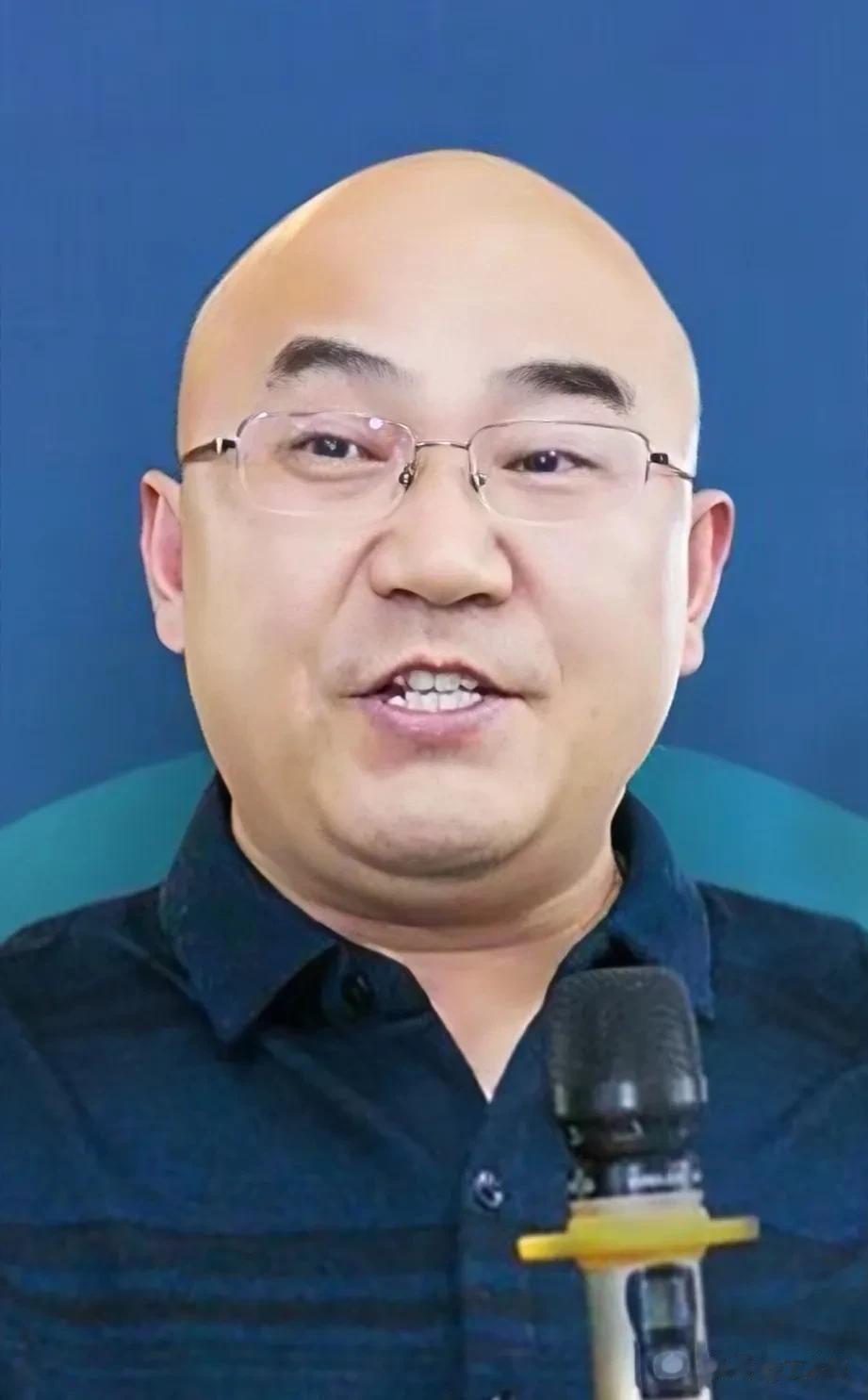 最重要的三大职业，既是原则底线，也是社会心脏，千万不能变坏:

1.教师

无论