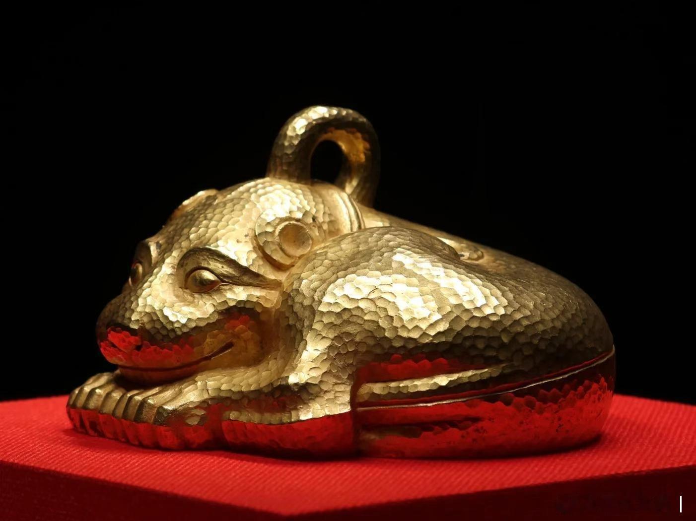 南京博物院：重18斤，目前考古发现最重的单件金器1982年2月10日，江苏省盱眙