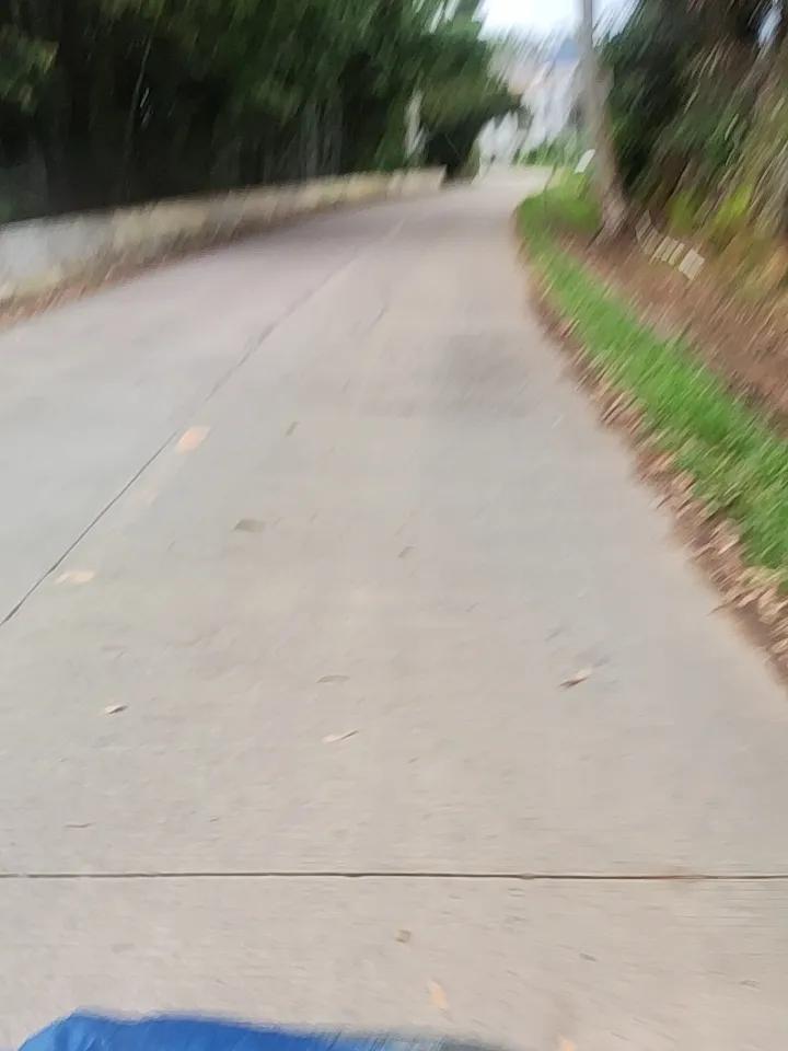 我想起番禺新造镇思贤村的路，曾经那320米的泥路，简直是村民的“烦心路”。晴天车
