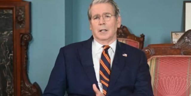 美国财长：若中方不主动让步，美国将升级局势，可能对华实施禁运。
贝森特在2025