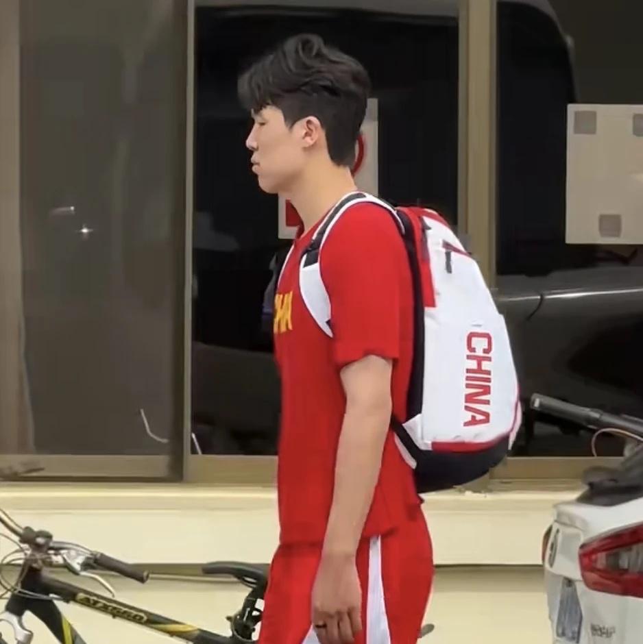 新生代扛起大旗，中国男篮全新青年军集结出征！
本次集训队，周琦、赵睿、张镇麟、胡