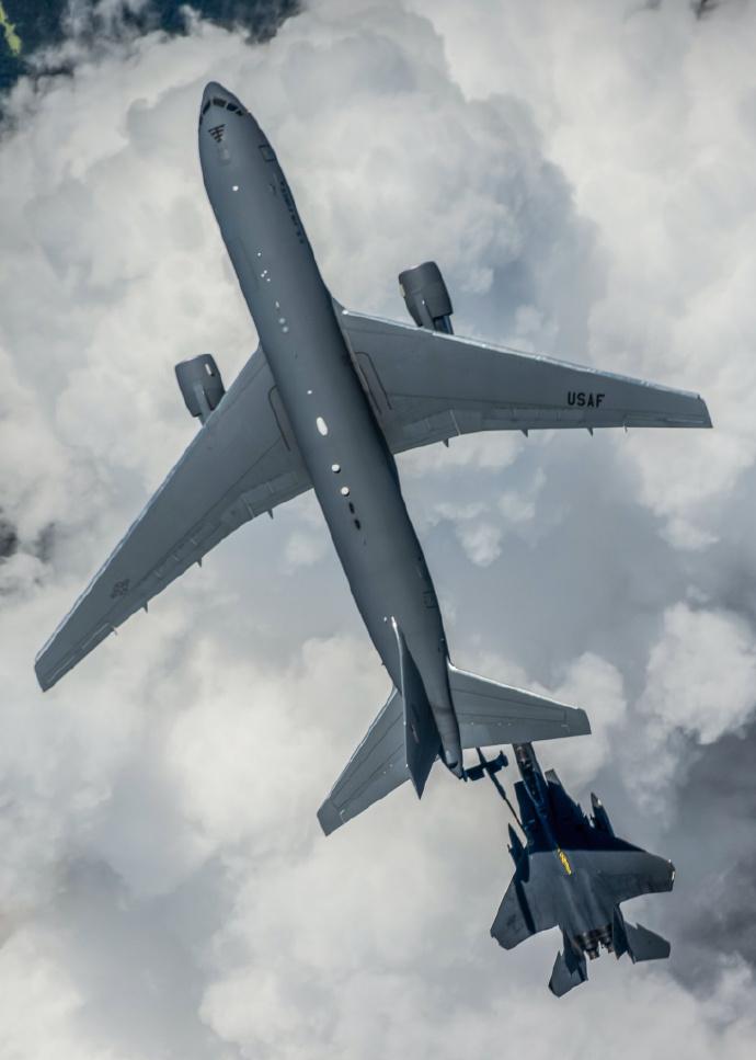 差点相撞！捷蓝航空A320机组人员在委内瑞拉北部空域被突然出现的军用加油机吓了一