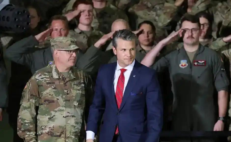 ·弹劾只是演戏？民主党炮轰防长战争罪，实则要抢美军控制权

美国政坛最近又上演了