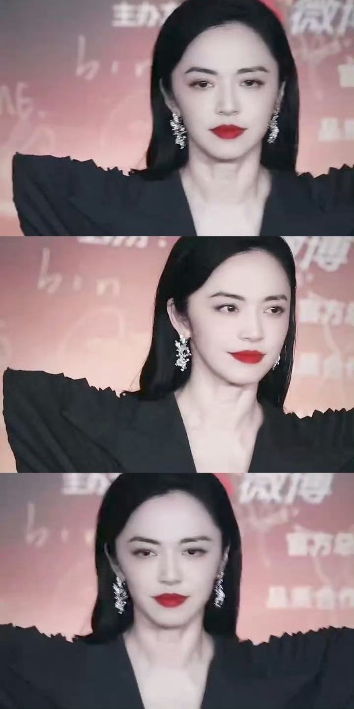 姚晨 老公姐  微博之夜红毯上，姚晨以一袭深色褶皱高定西装惊艳亮相。她的红唇与乌