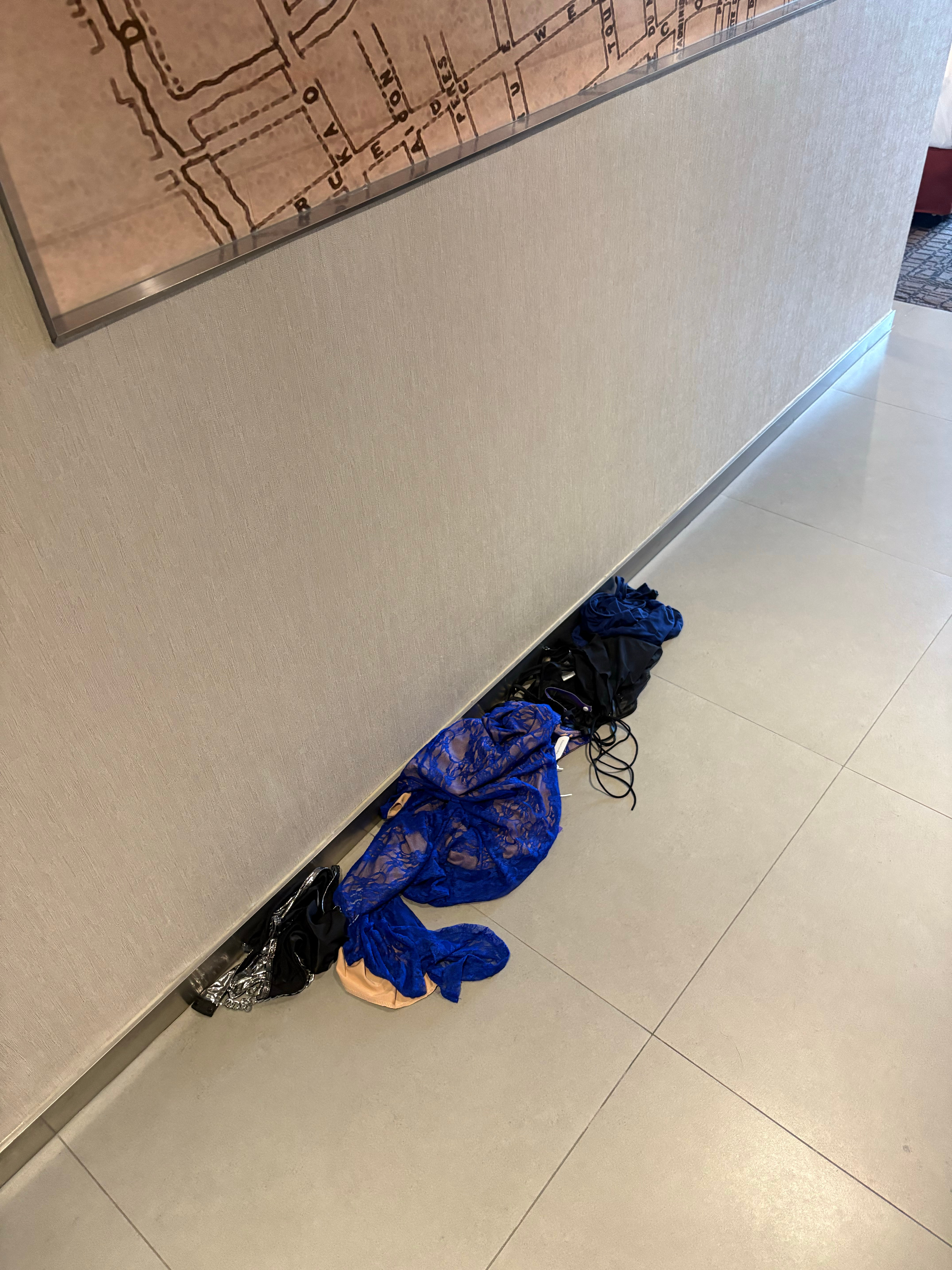 今天丢的衣服不多 急匆匆退房了，去接孩子下课了 