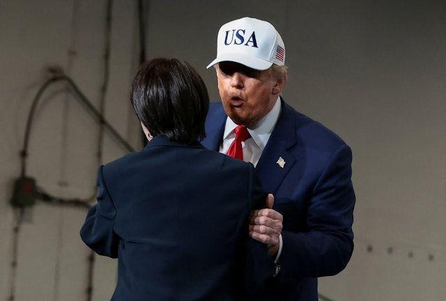 特朗普：过两天我上月球当几天球主，假以时日再去火星也干几天才回地球。特朗普可以邀