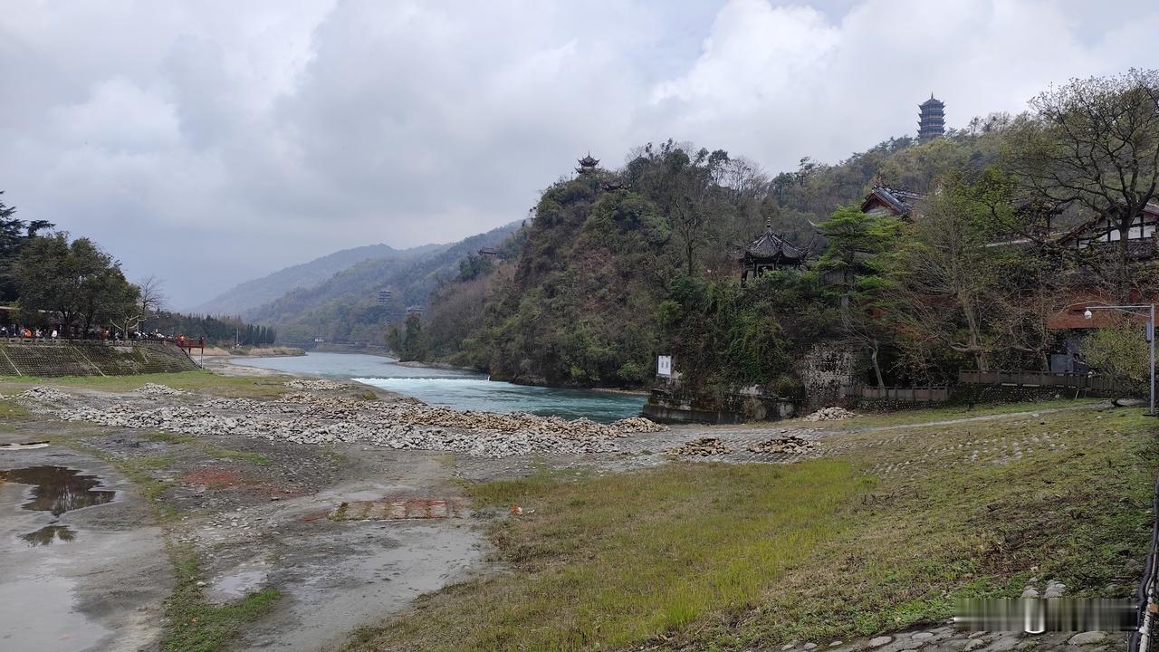 四川都江堰风光美图远眺四川都江堰风光