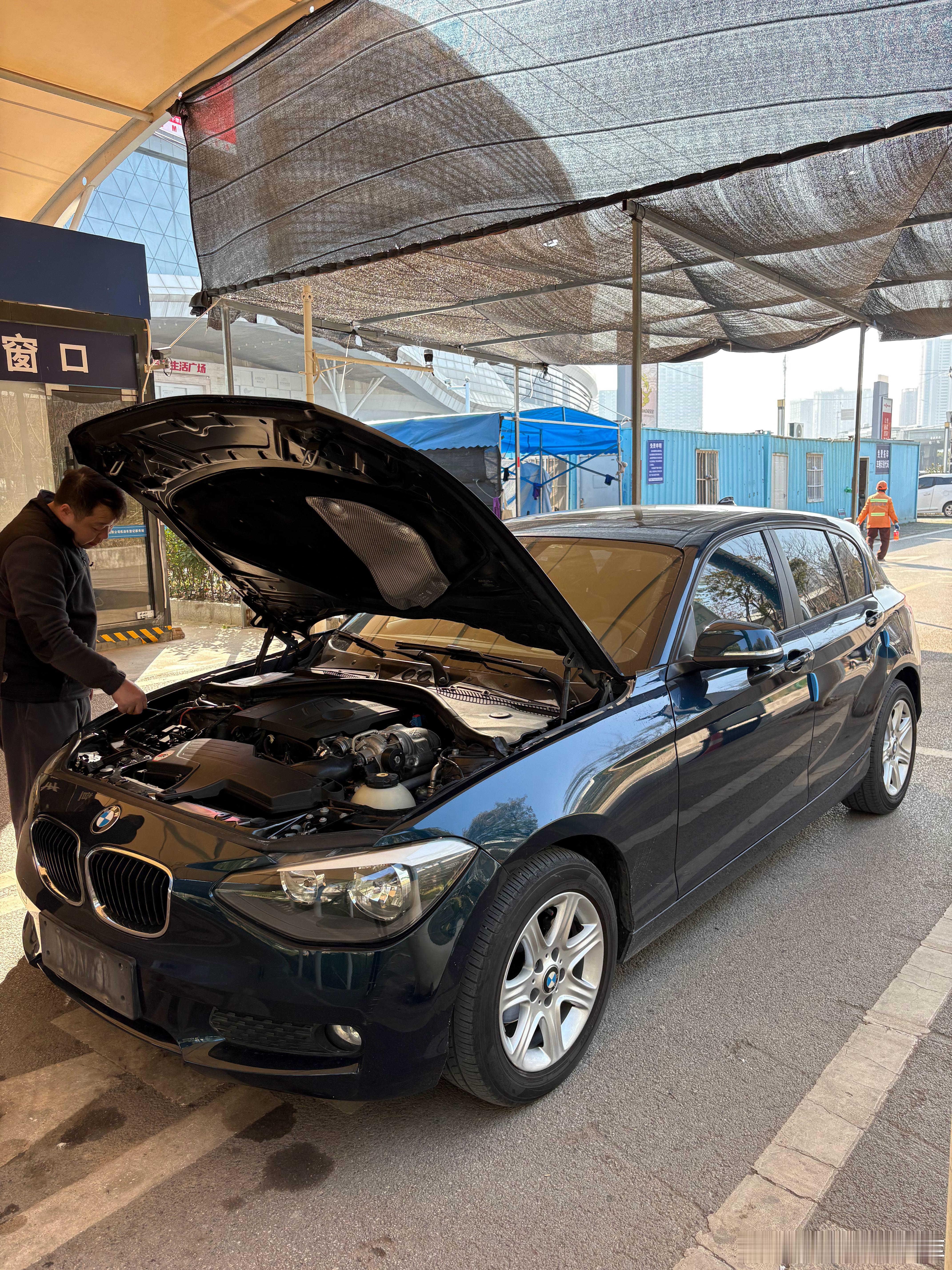 记不清楚卖了多少台F20了精品的宝马1系真是好卖同年份高尔夫的价格加点就能上一台