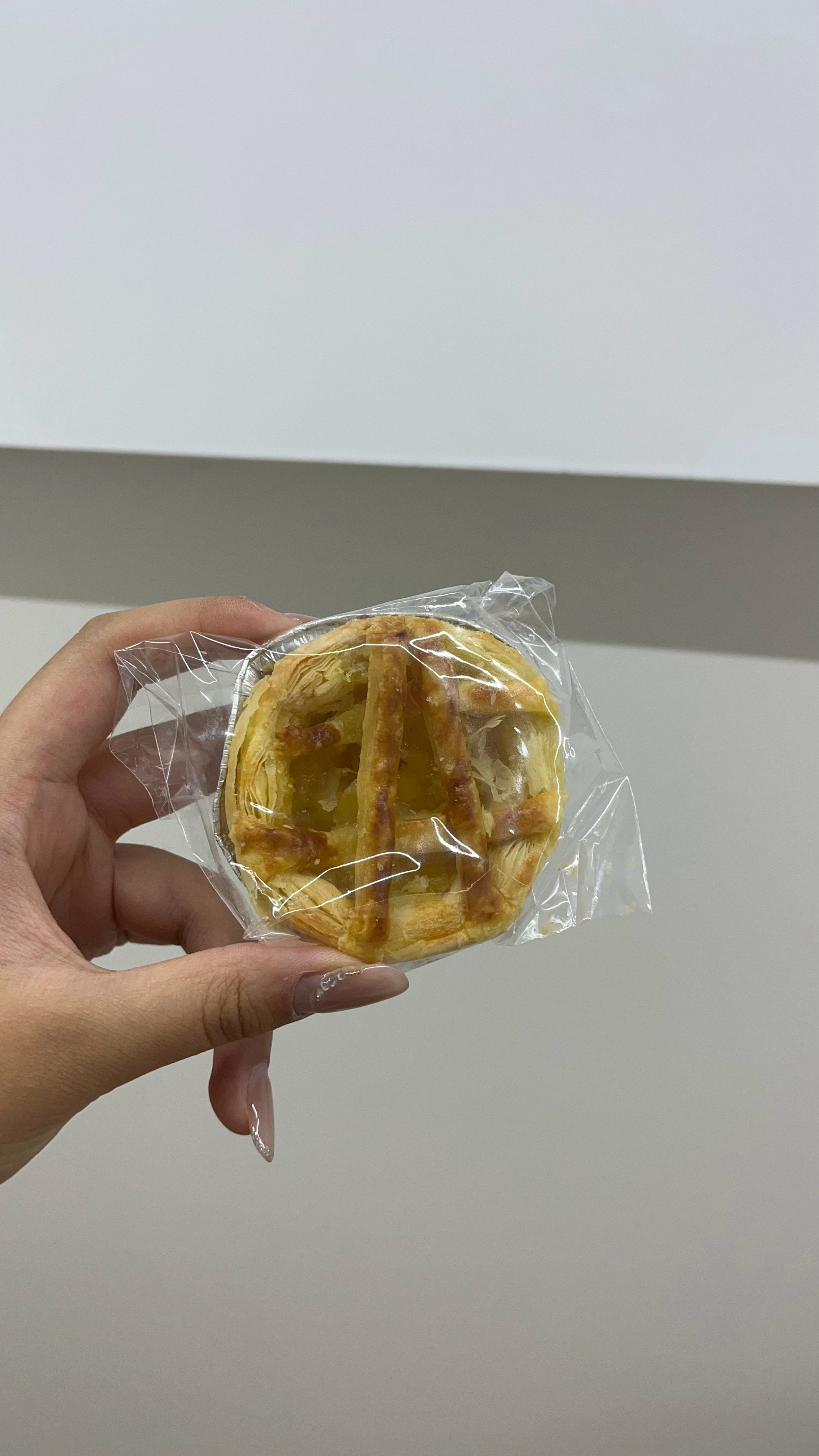 大晚上饿的不行翻到了极丝亲手做的蛋挞🥧 