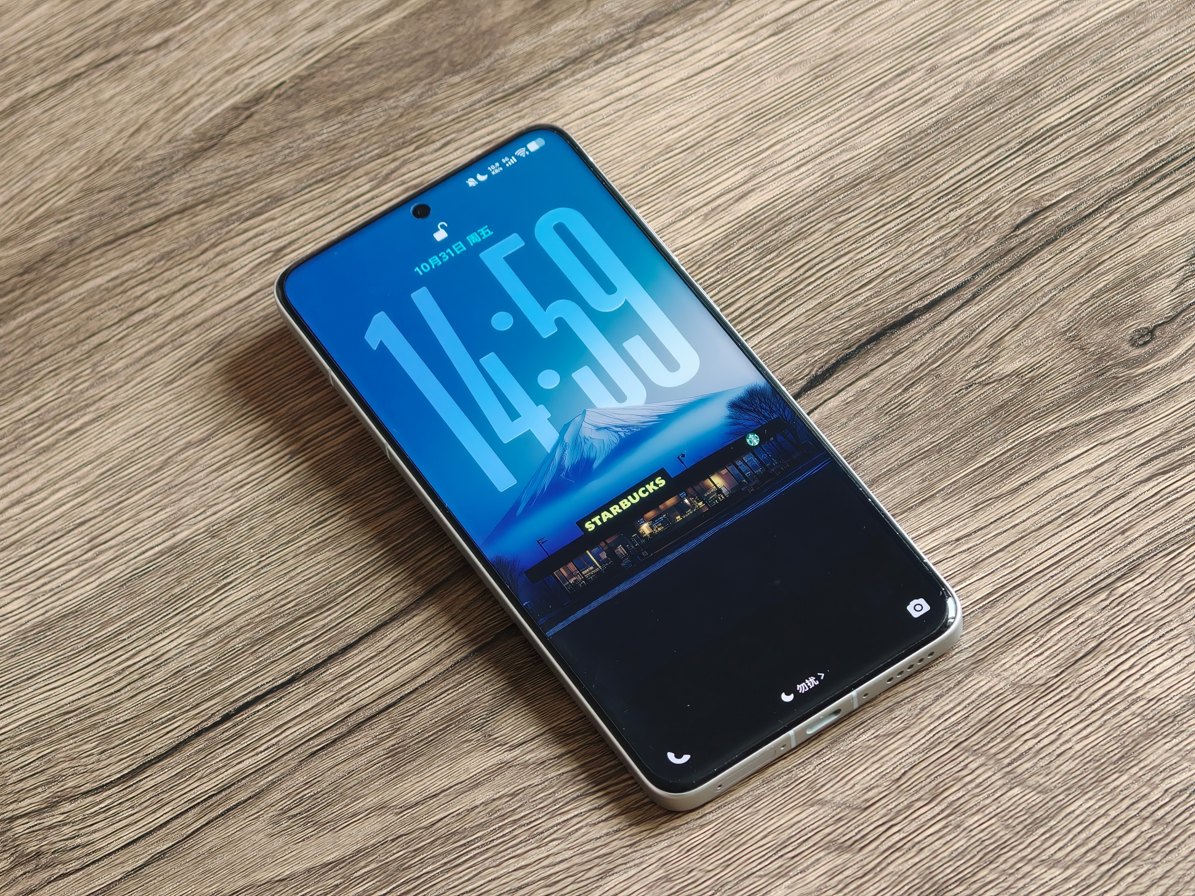 OriginOS 6 升级完了，建议能升级的都升级。锁屏增加了大时间，而且也去掉