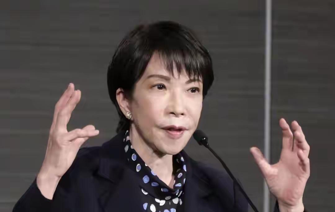 日本右翼借“解释修宪”掏空和平宪法灵魂，以所谓“存亡危机”为幌子，重走扩武修兵老