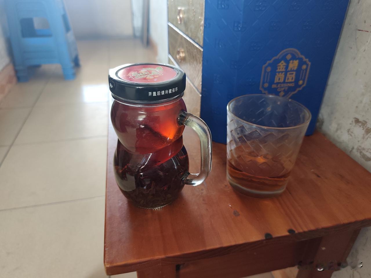 这红茶得劲！
今儿大年三十还喝么？我还喝，今夜守岁哩。