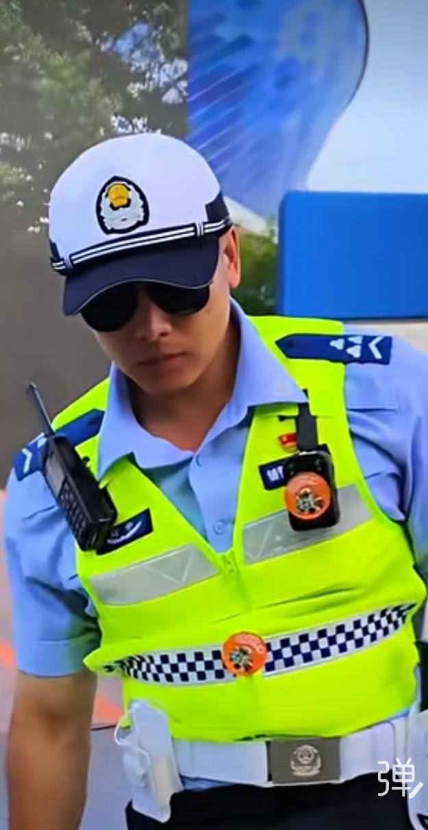 辅警转正难，但仍具可行性‌！

‌公务员、招警考试，虽竞争比常达数百比一，但辅警