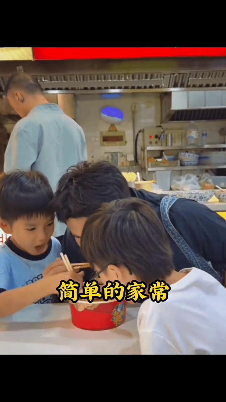 从腼腆"甜甜"到"靠谱梁哥"，大胖事业家庭双丰收。
就在最近的休赛期，大胖放下训