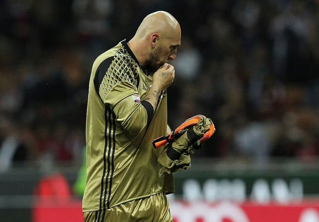 【米兰队史上的今天】🔴⚫️ 米兰传奇名宿阿比亚蒂🇮🇹🧤米兰生涯最后一场比