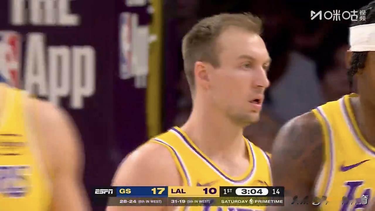 肯纳德湖人队首秀你给打几分？你给打8分

今天肯纳德迎来了湖人队的首秀，湖勇大战