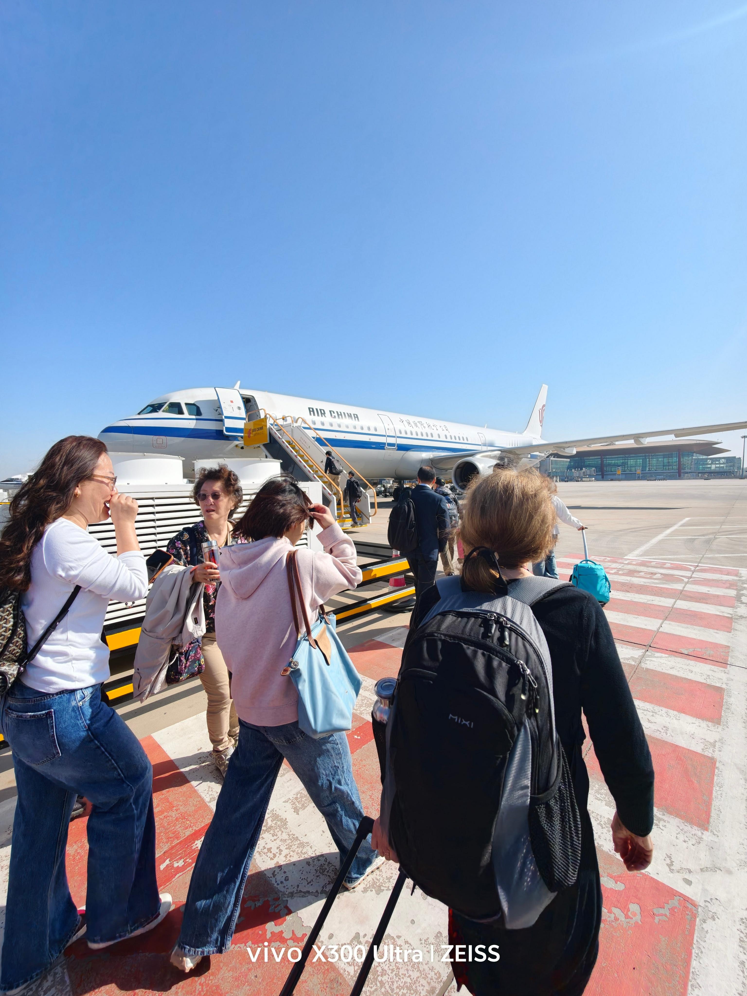 北京没待满20个小时，启程去下个地儿天气真好啊～我的日常plog