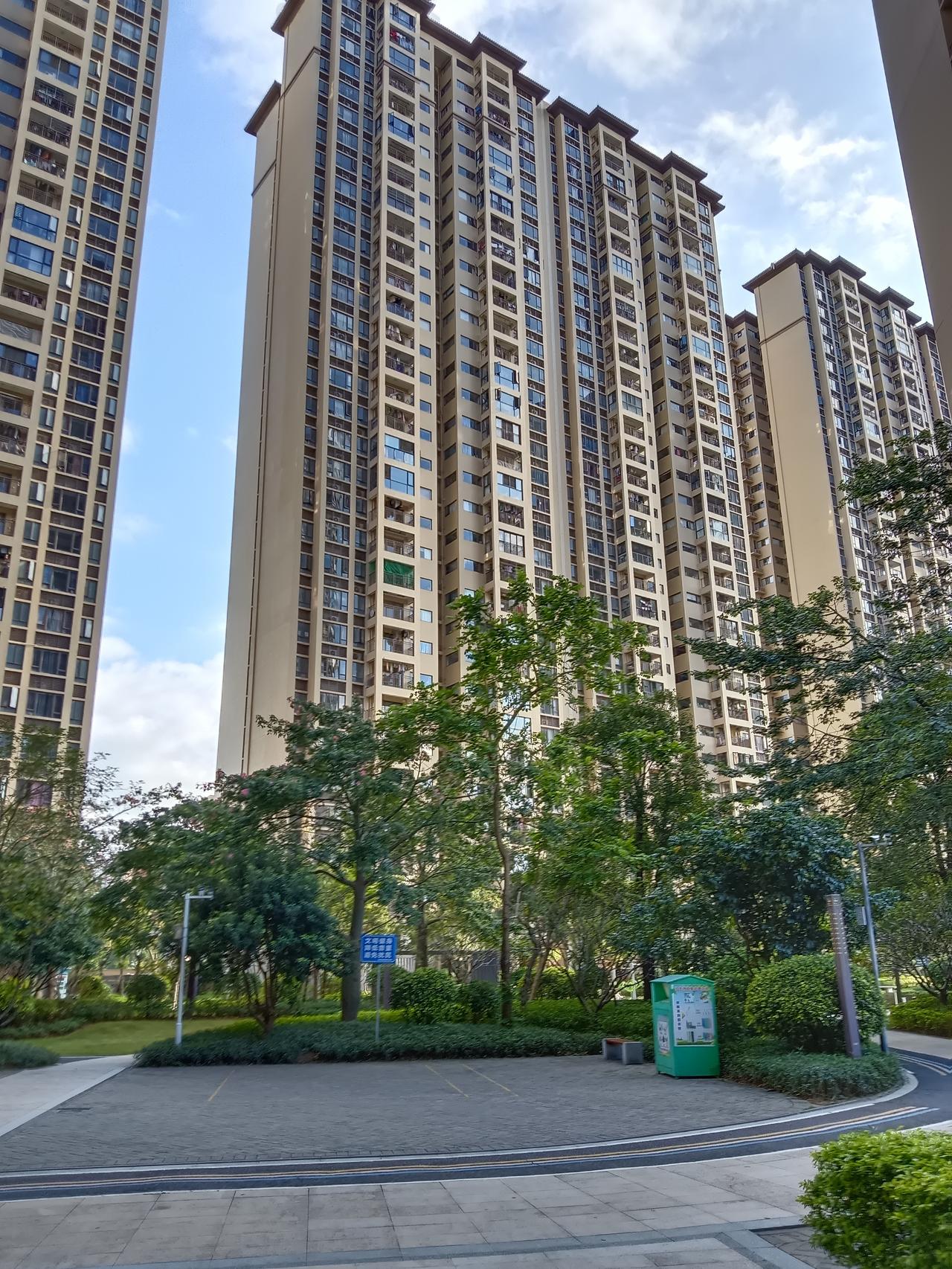 家人们，
今天在电梯里听了段对话，
我直接原地石化了！

一对婆媳在电梯里就因为