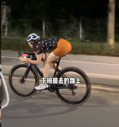 好人:做好事，不留名，请叫我红领巾！