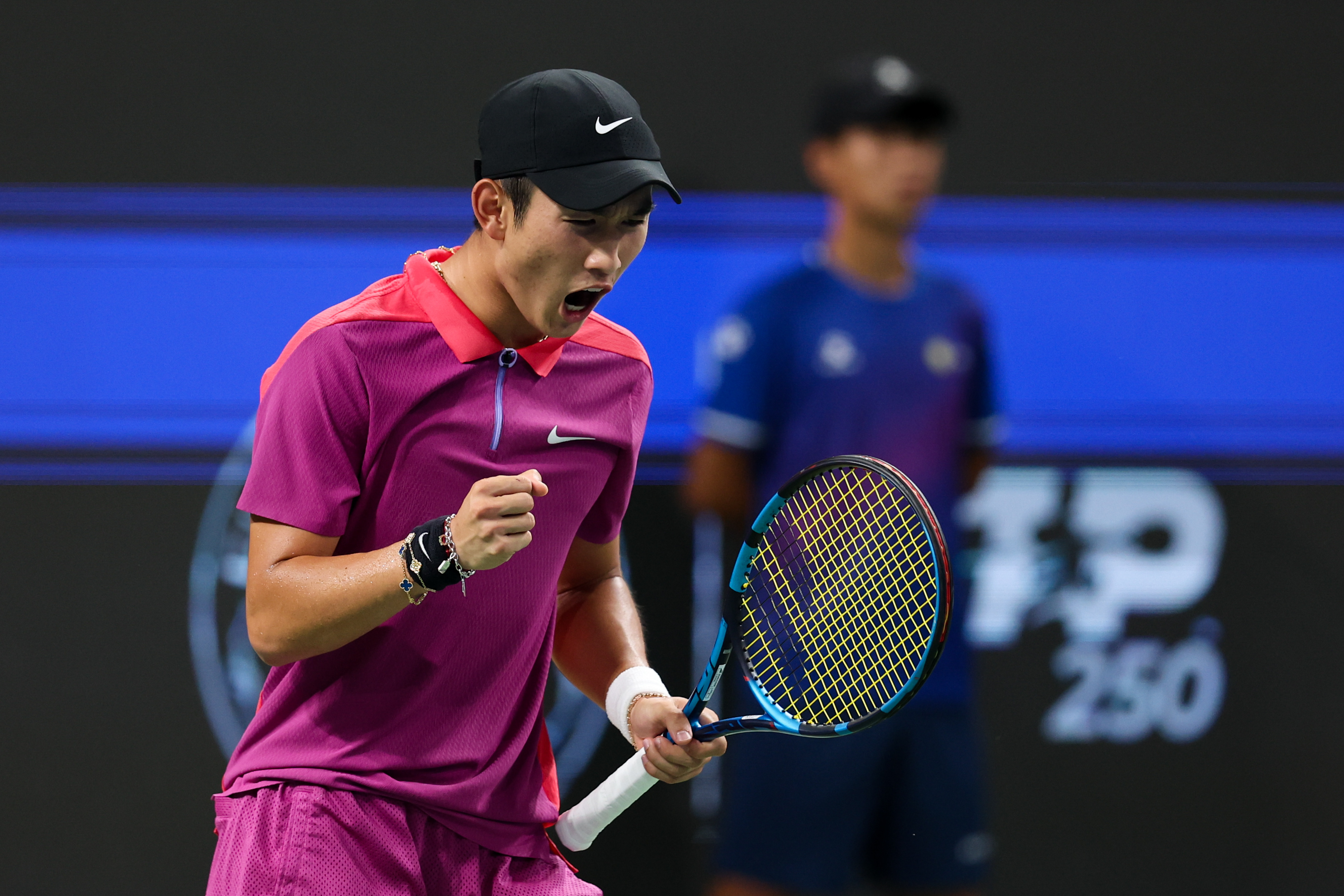商竣程首夺巡回赛冠军🏆ATP250成都站决赛，19岁的中国新星商竣程以7-6(