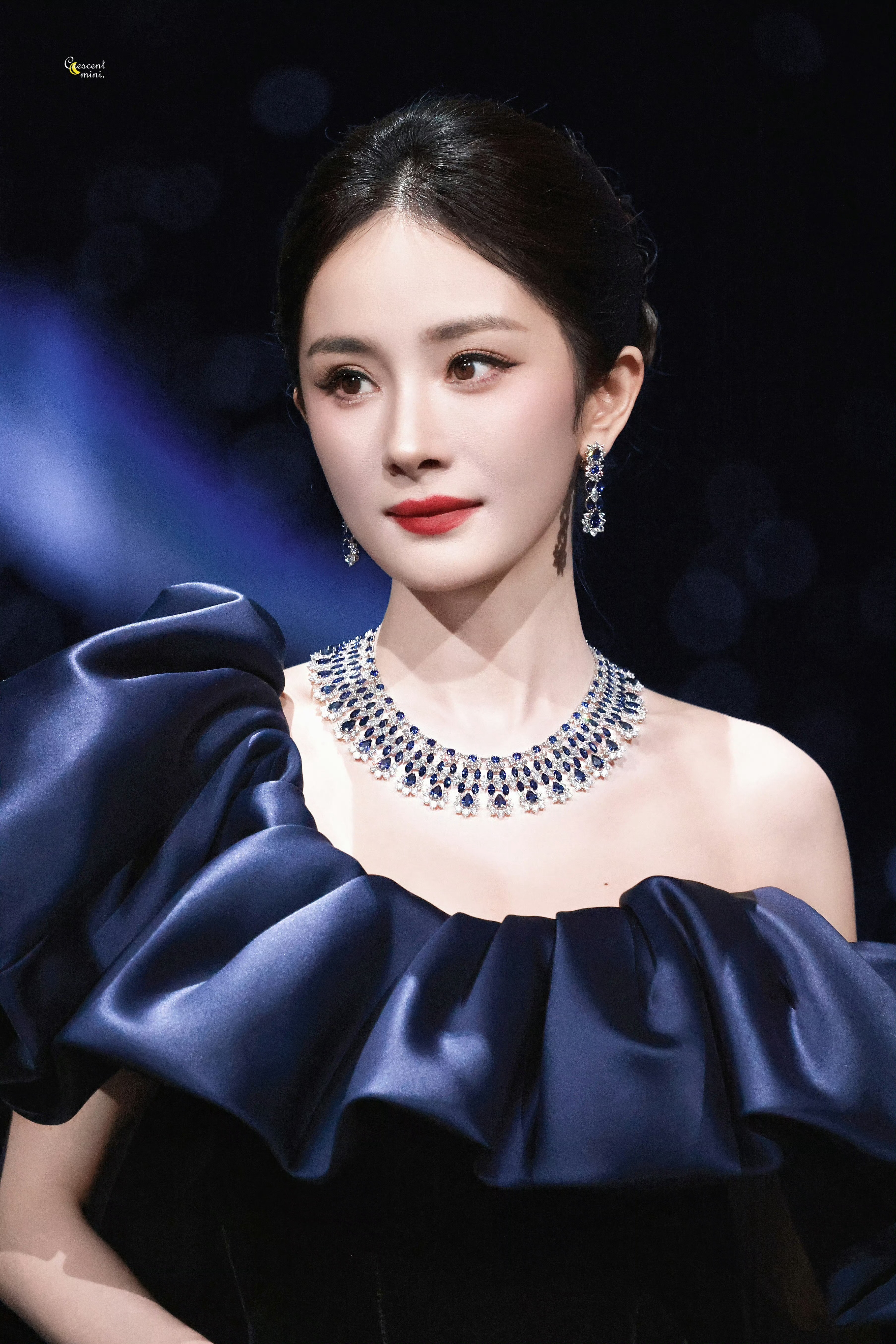 只知道杨幂今晚很美杨幂要实绩有实绩、要国民度有国民度💪🏻支持杨幂用法律武器维