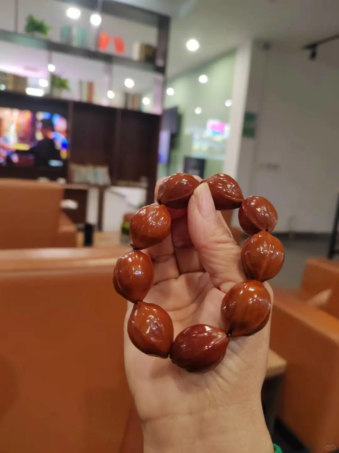想看看你手上的串