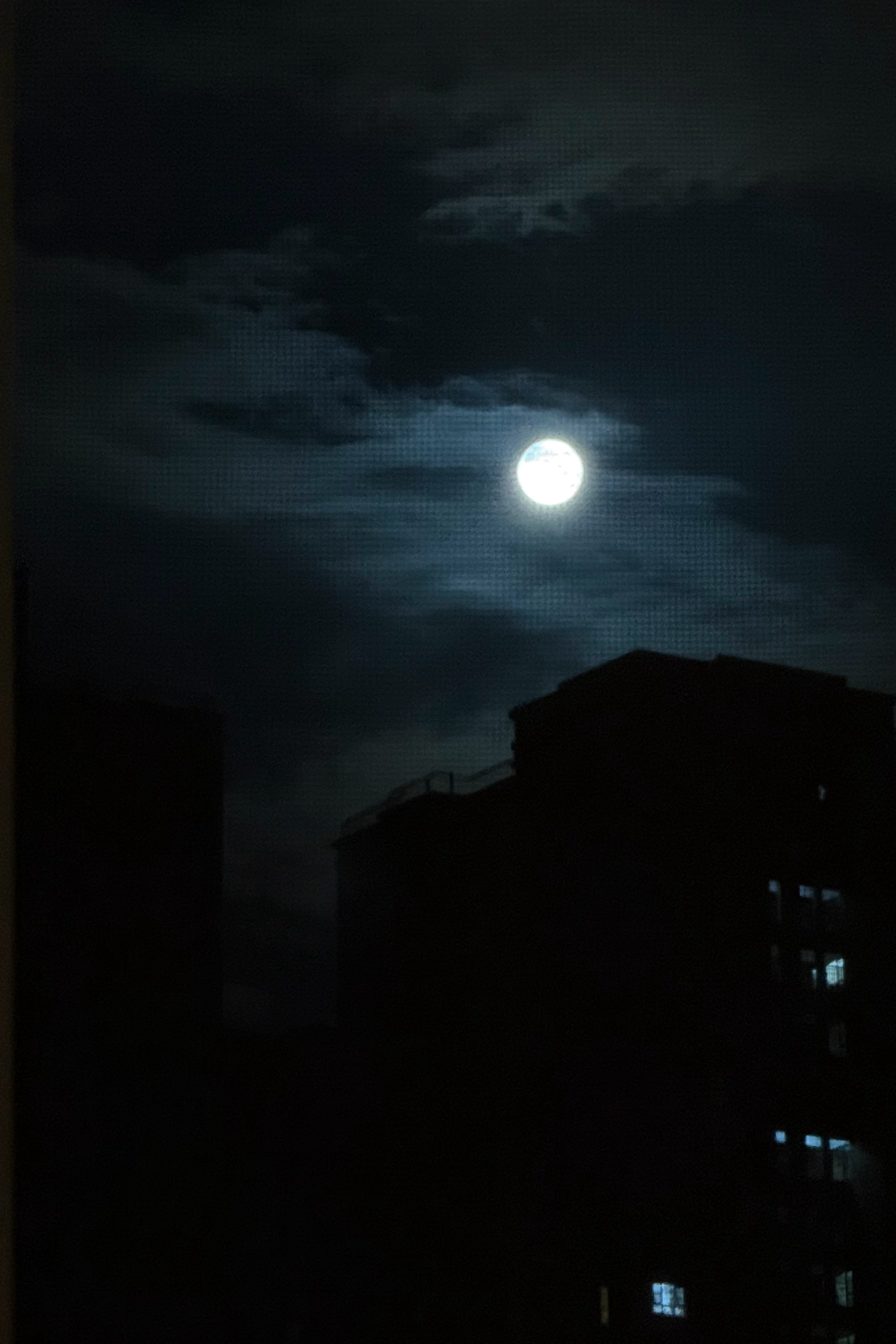 梦醒见月。2026年6月1日03:29。
