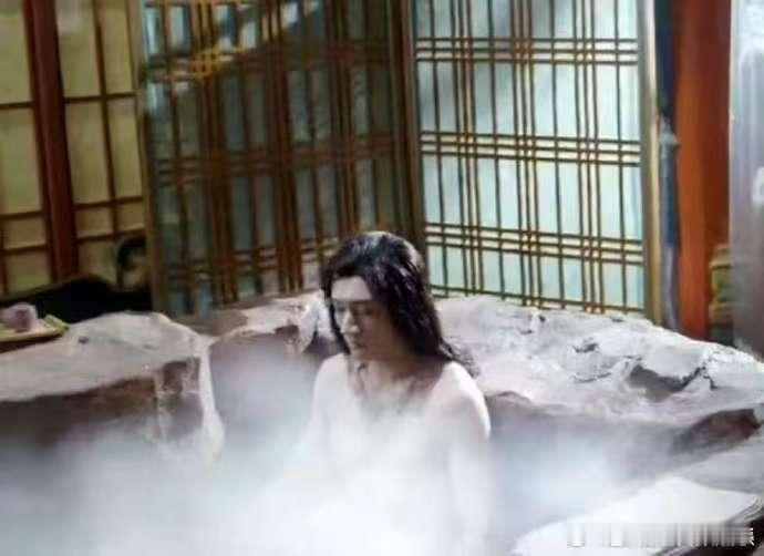 刘学义男妲己 刘学义加入男妲己赛道，直接惊艳众人。披发亮相，睫毛扑闪魅惑感拉满，