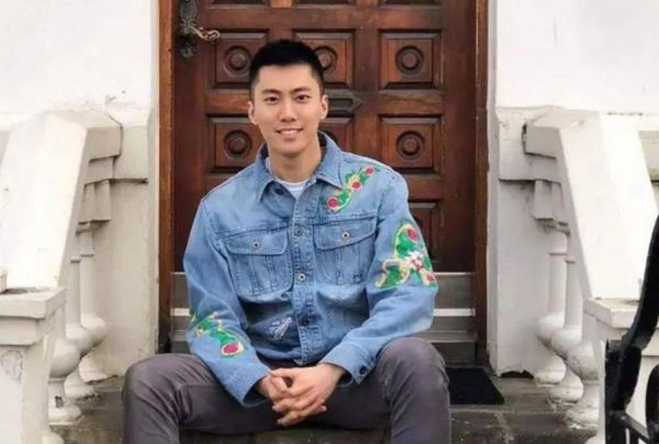 “拦住他，别放他走！”美国坚决不让他回国，试图用强硬的手段阻止，甚至扬言放狠话：